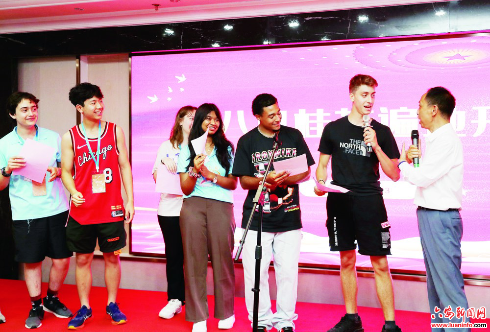 让“八月桂花遍地开”唱出国际范——上海国际青少年互动友谊营走进安徽金寨活动侧记