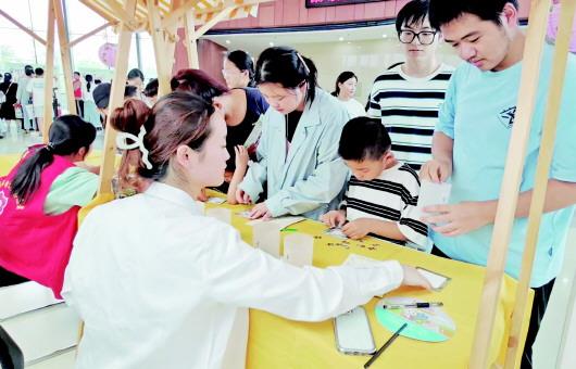 赴一场夏日的“文化之约”——第二届大别山少儿古诗词大赛暨第三届图书馆奇妙夜活动精彩呈现