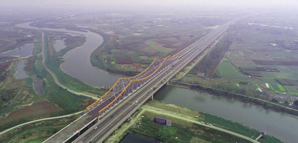 2002年，六安市第一条高速公路——合安高速建成通车。.jpg