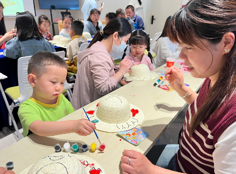 中市街道小南海社区：粽叶飘香迎端午 艾草传情暖社区